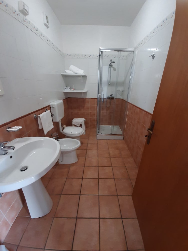 Deluxe Double Room - Photo 21