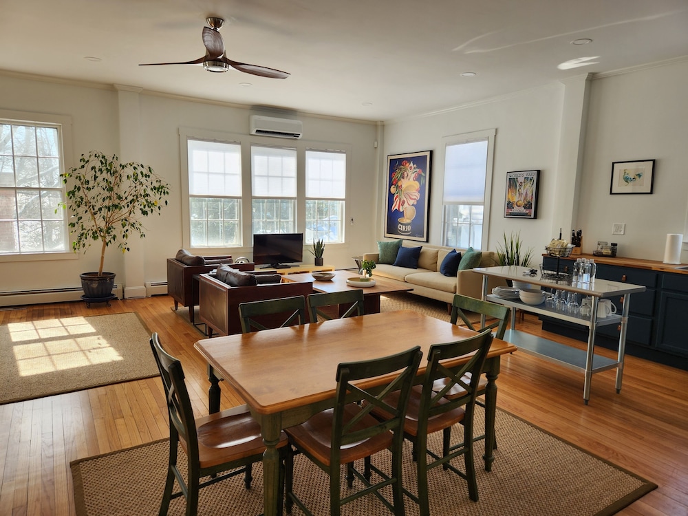 Luxury Apartment, 2 Bedrooms, Refrigerator & Microwave, Partial Ocean View photo 2