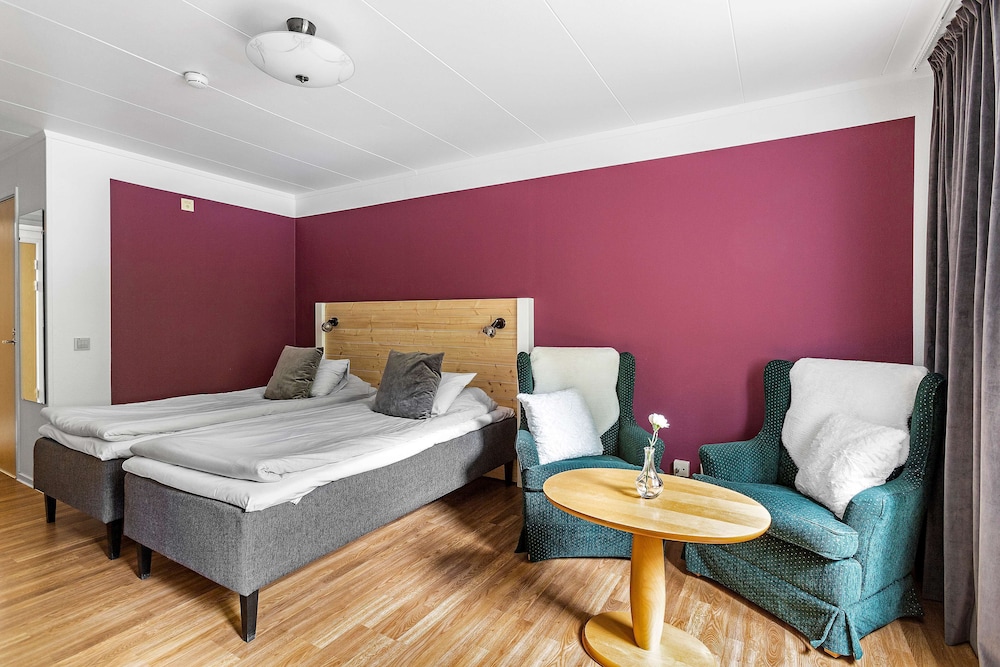 Standard Room, 1 King Bed, Non Smoking photo 1