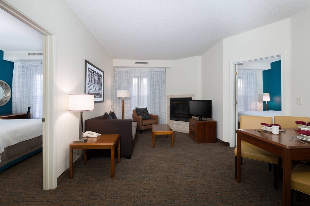 Suite, 2 Bedrooms - Photo 1