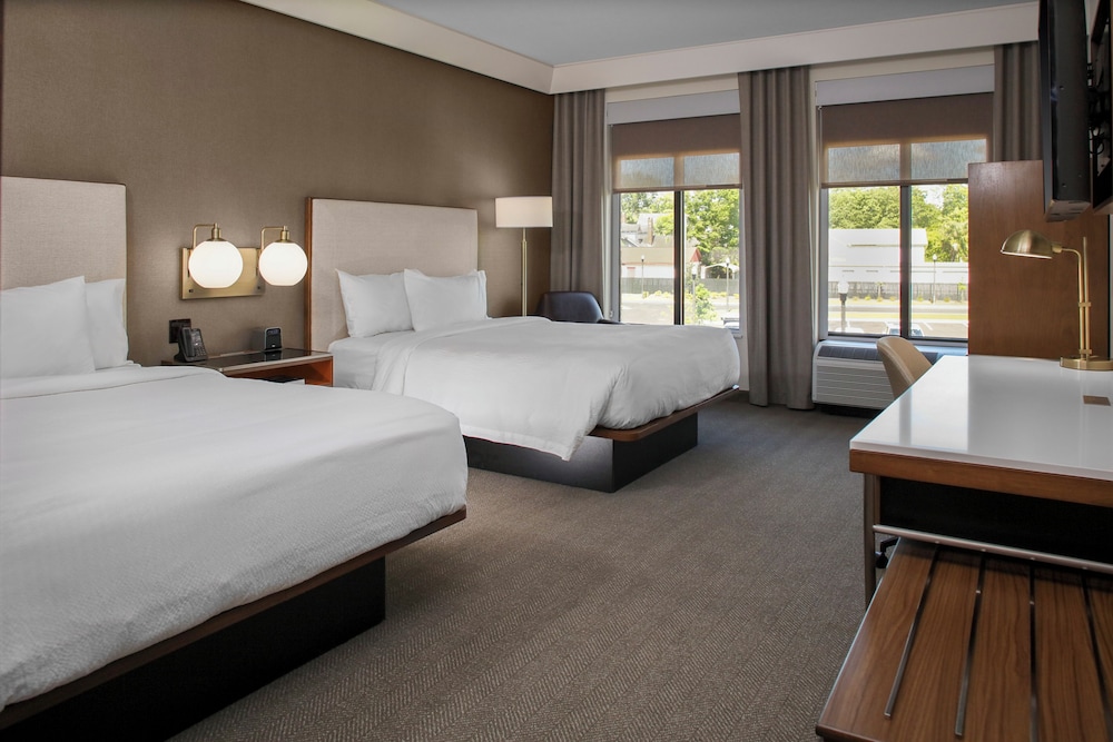 Room, 2 Queen Beds (Mobility/Hearing Access, Roll-In Shwr) - Photo 2