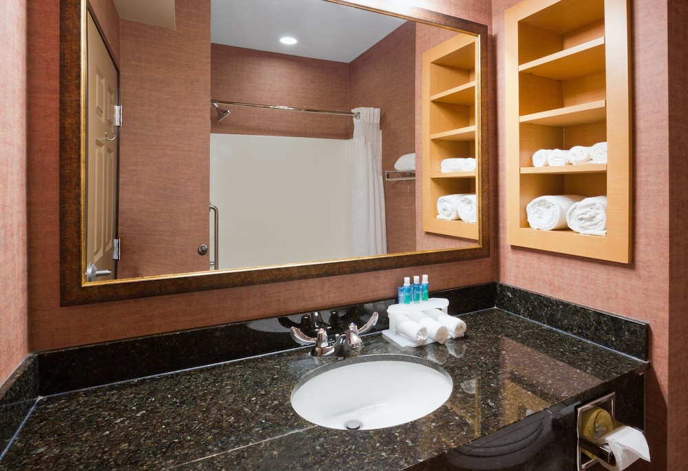 Suite, 1 Queen Bed, Accessible (Communications) - Photo 2