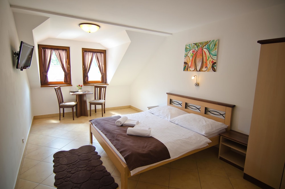 Suite, Multiple Beds, Mountain View