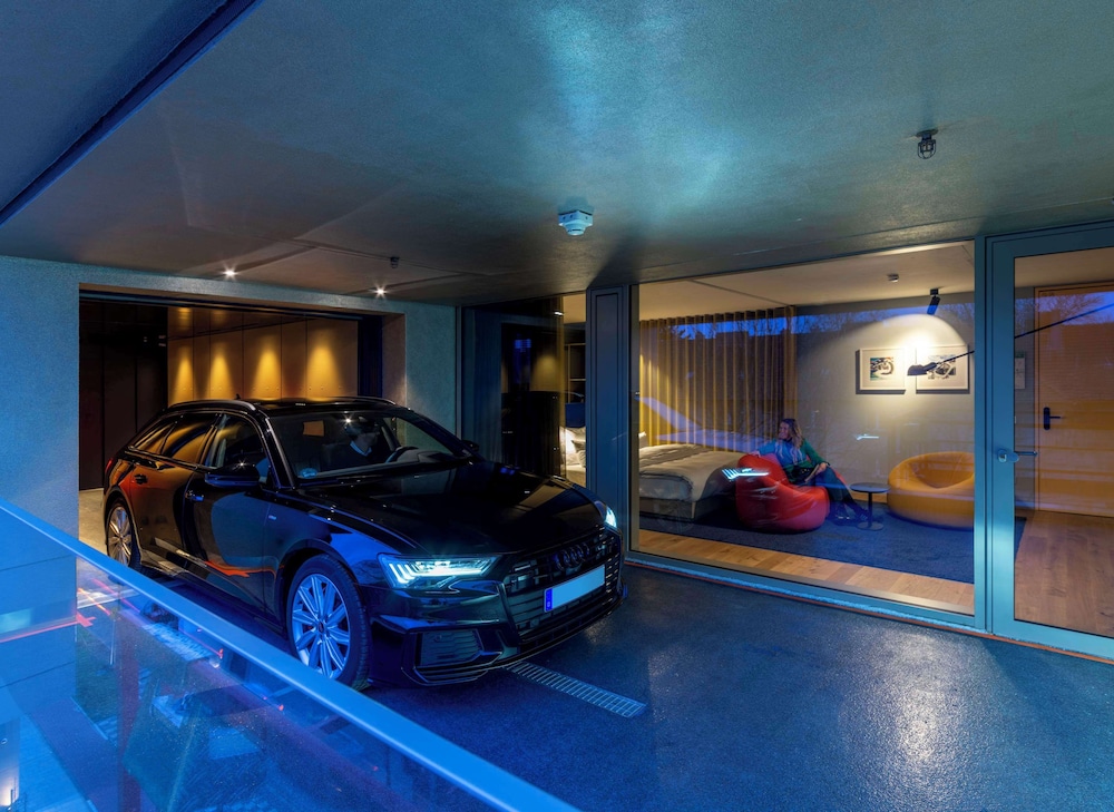 Executive Room (Larger Room) - Photo 1