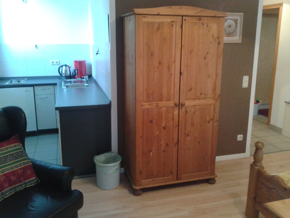 Economy Triple Room photo 3