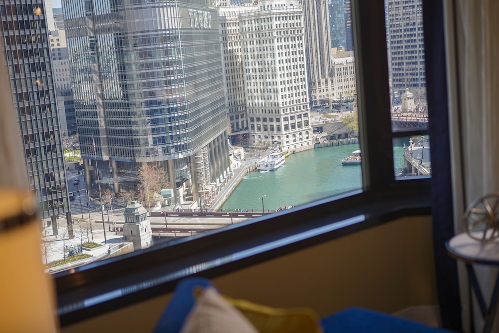 Executive Suite, 1 Bedroom, River View - Photo 3