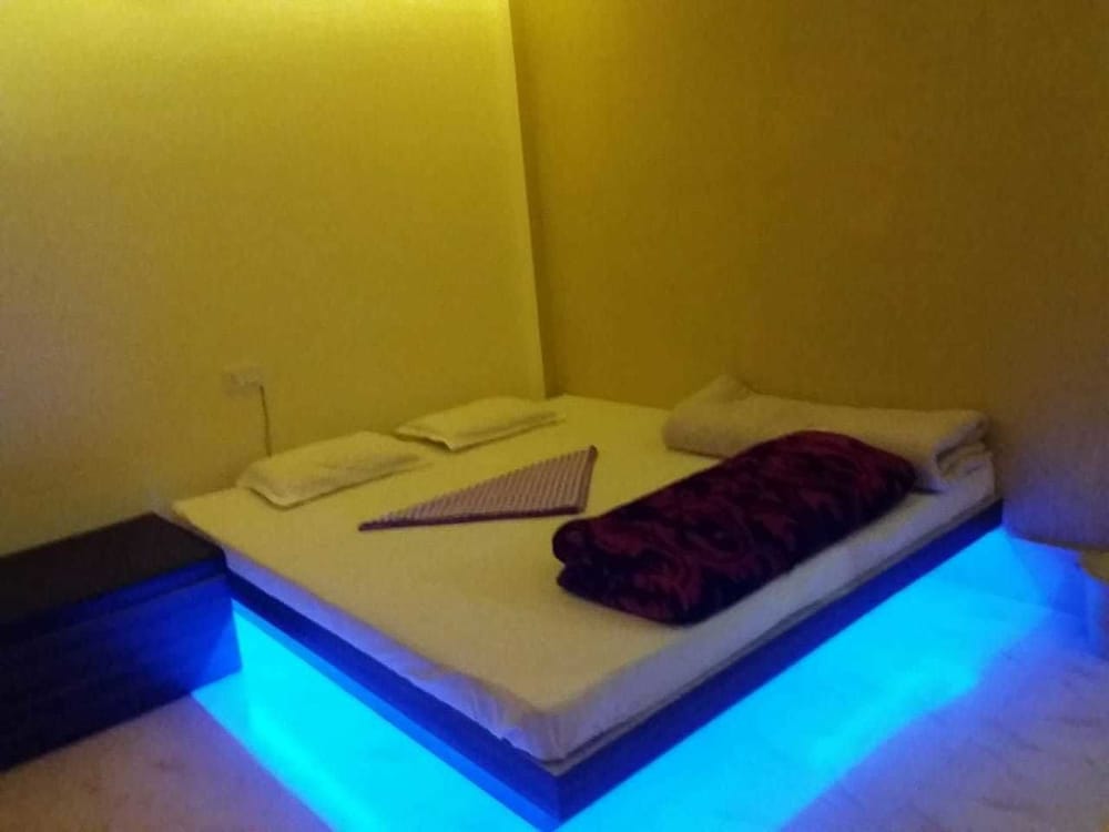 Deluxe Double Bed Ac photo 1