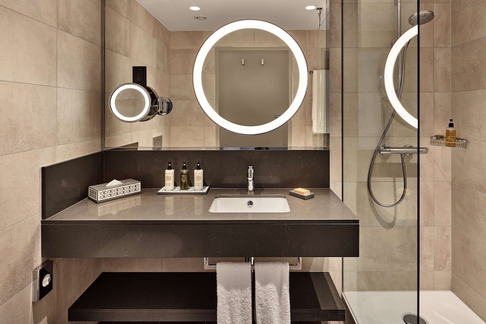 Executive Room, 2 Twin Beds - Photo 8