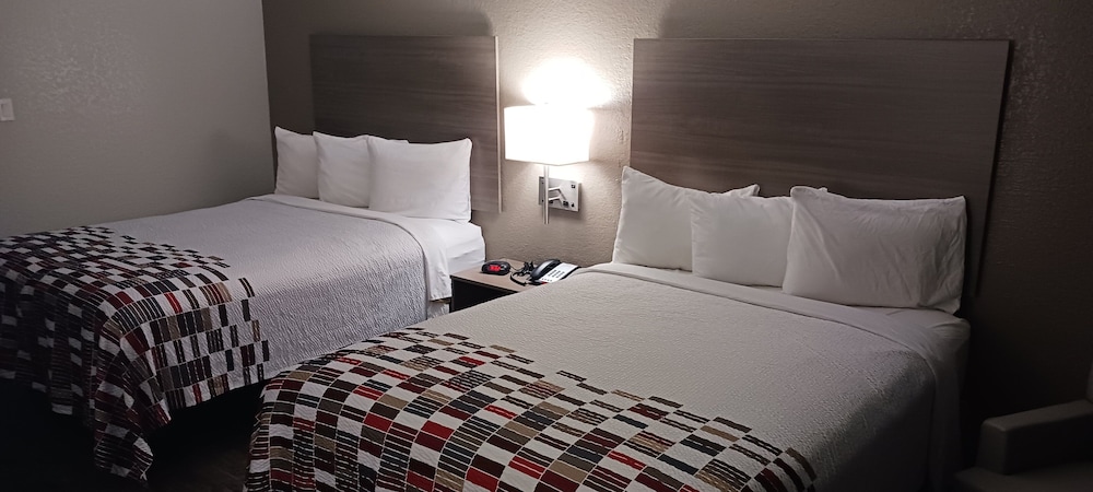 Deluxe Room, 2 Queen Beds, Smoking - Photo 2