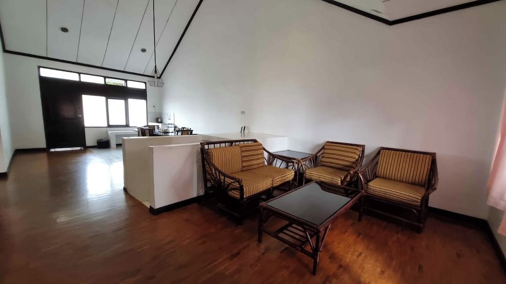 Family Room, Non Smoking, Garden View photo 3