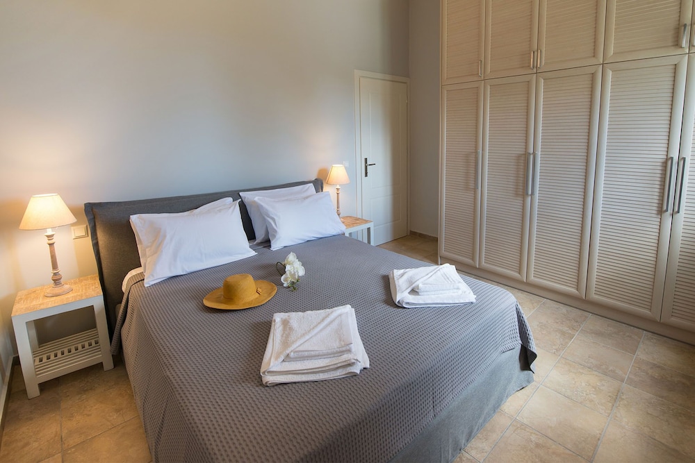 Deluxe Villa, 3 Bedrooms photo 2