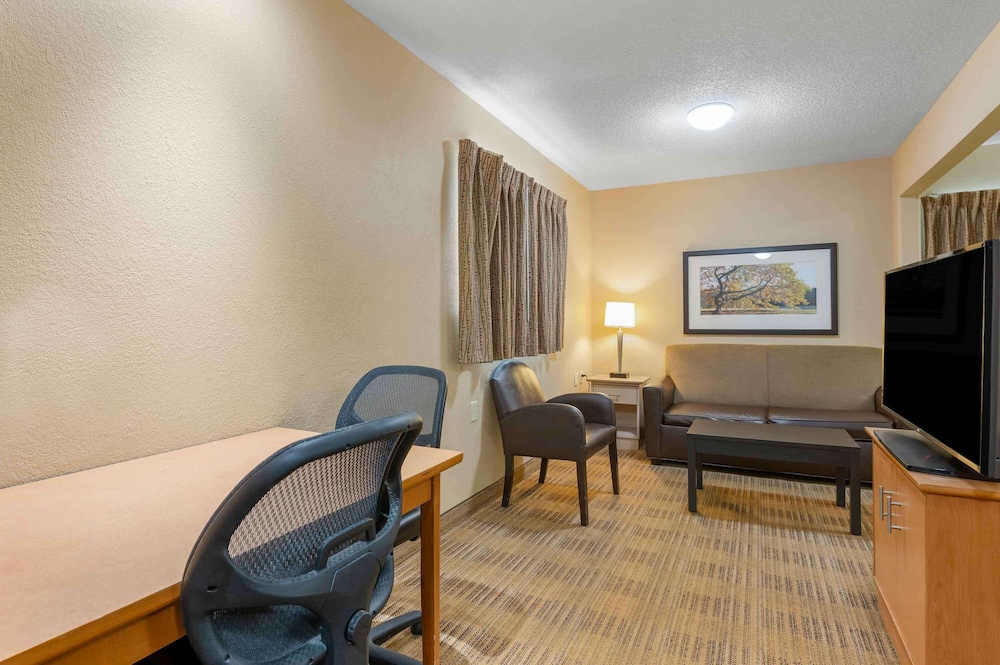 Room, 1 Queen Bed, Non Smoking, Kitchen (Sofa Bed) - Photo 3