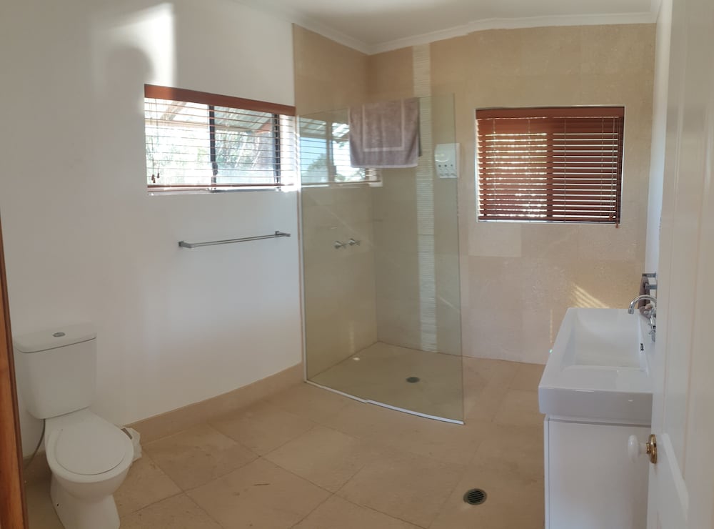 Standard Double or Twin Room, Beach View, Sea Facing photo 3