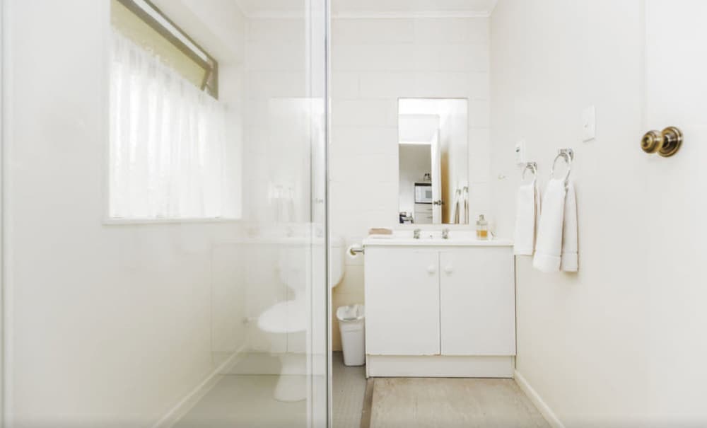 Comfort Studio, 1 Queen Bed, Non Smoking, Kitchenette photo 3