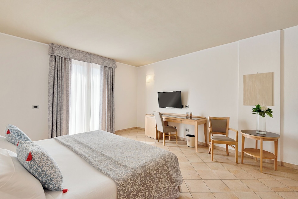 Superior Double Room, Balcony - Photo 3