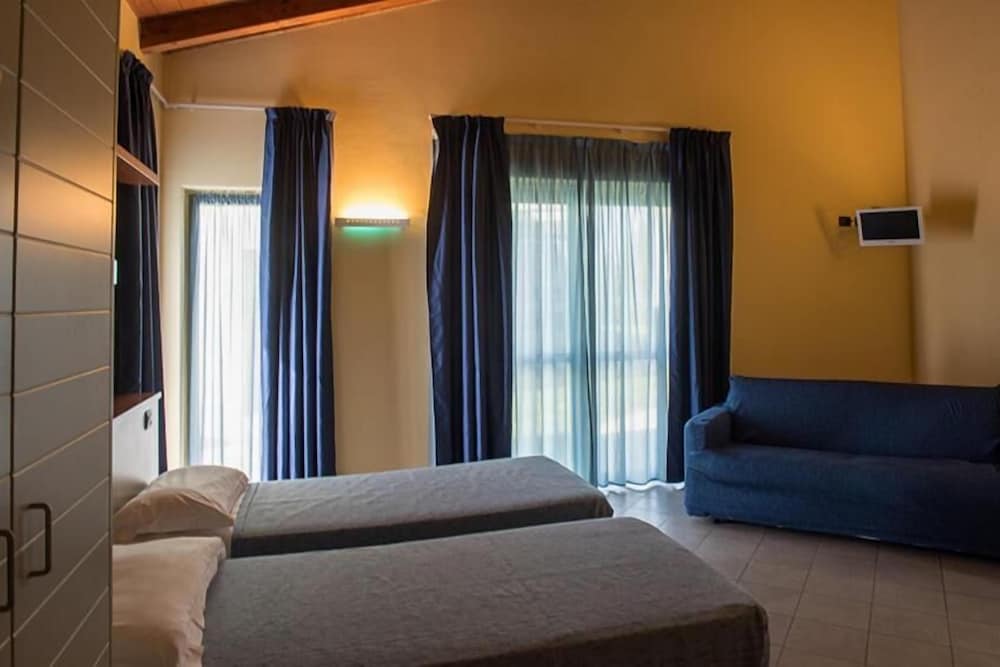 Huone Vieraiden Huone - Alba Village Hotelli Huone Twin Sängyt, Kuva 16