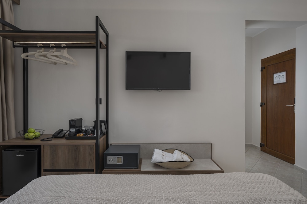 Standard Double Room, Partial Sea View - Photo 2