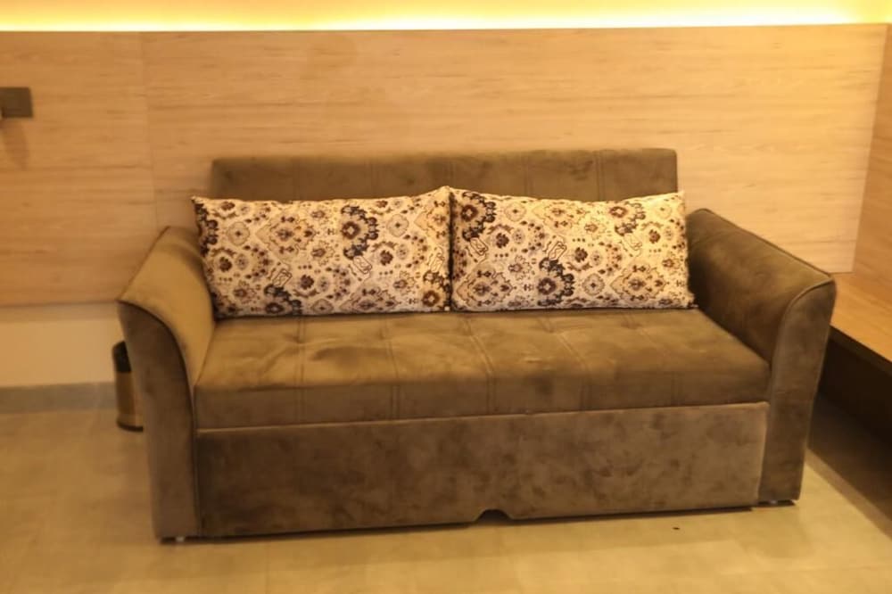 Deluxe Room - Photo 12