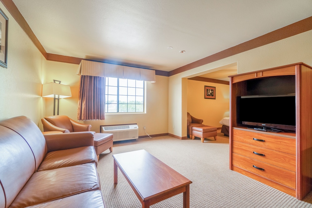 Suite, 1 King Bed, Non Smoking (Jacuzzi Tub) - Photo 6