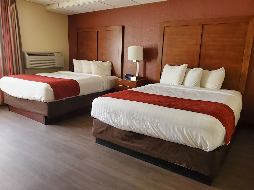 Room, 2 Queen Beds, Accessible, Non Smoking - Photo 1
