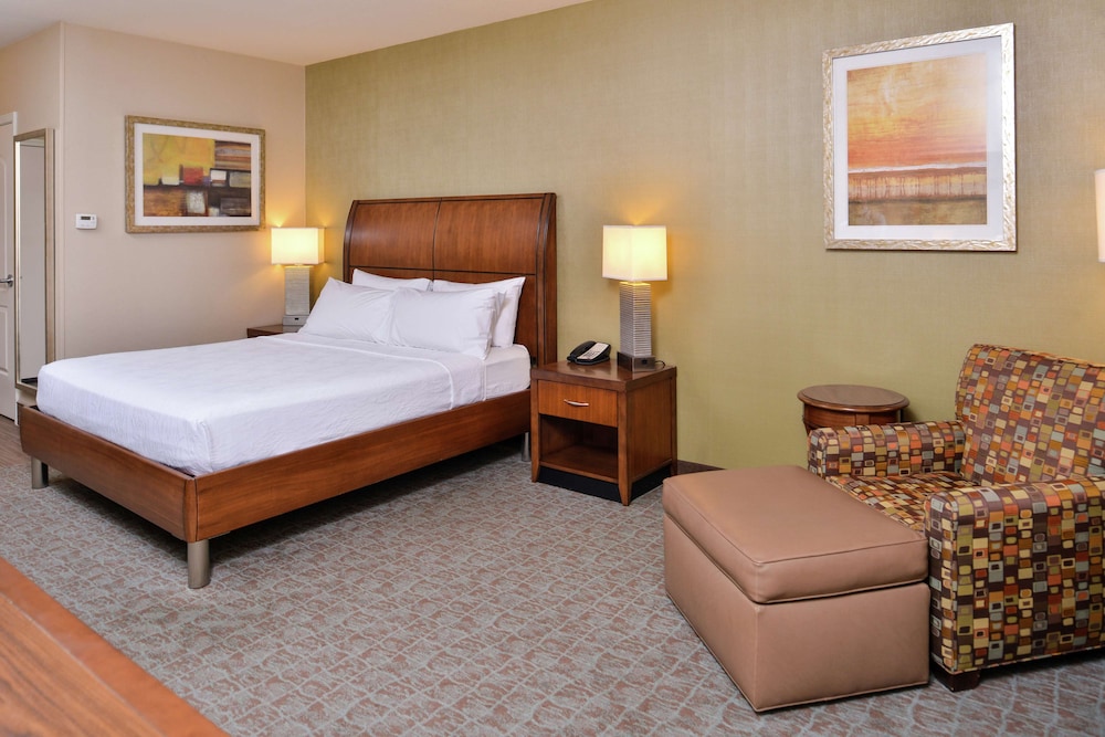 Suite, Accessible - Photo 7