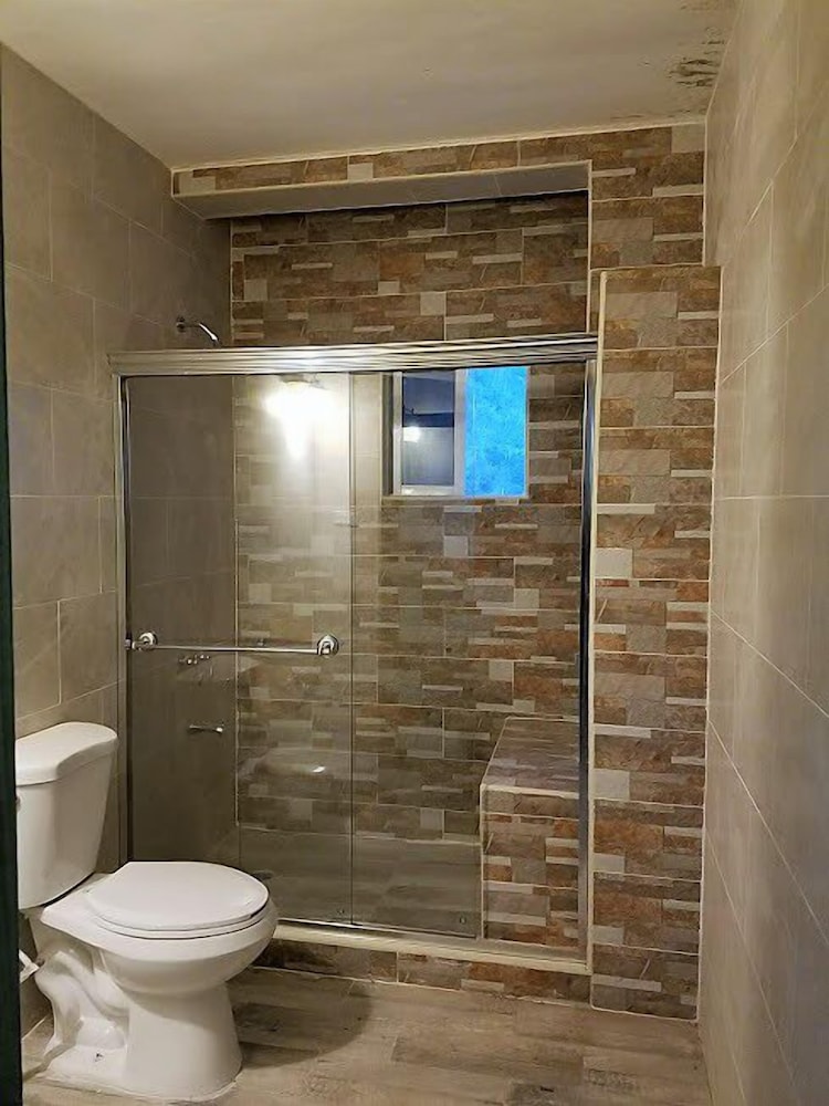 Signature Suite, 2 Queen Beds, Ensuite photo 3