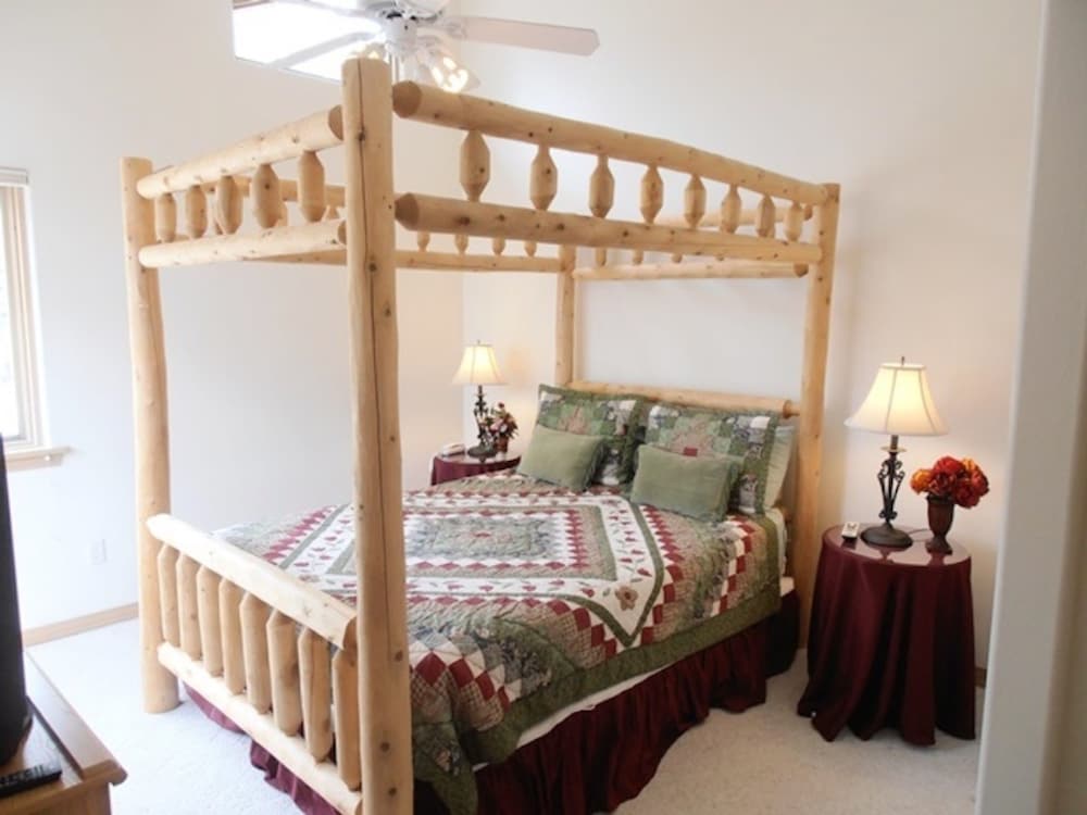 Condo, 2 Bedrooms photo 3