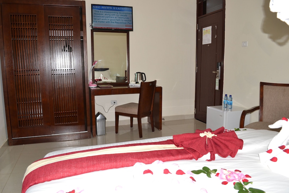 Premium Double Room, 1 King Bed, Accessible photo 3