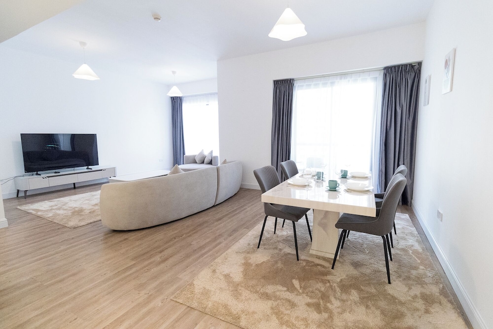 Comfort Apartment, 2 Bedrooms, Balcony, Marina View photo 2