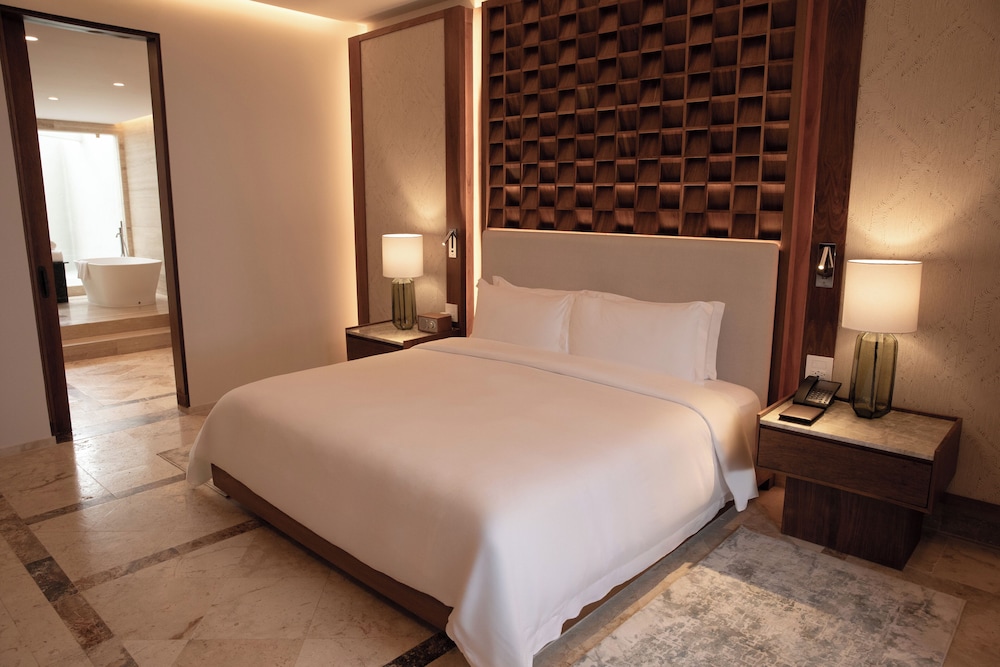 Luxury Suite Ocean Front King with Private Pool & Outdoor Shower Diamond Club - Photo 1