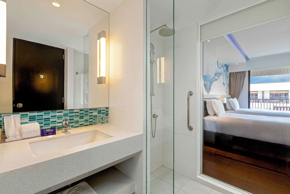 Standard Room, 1 King Bed - Photo 6