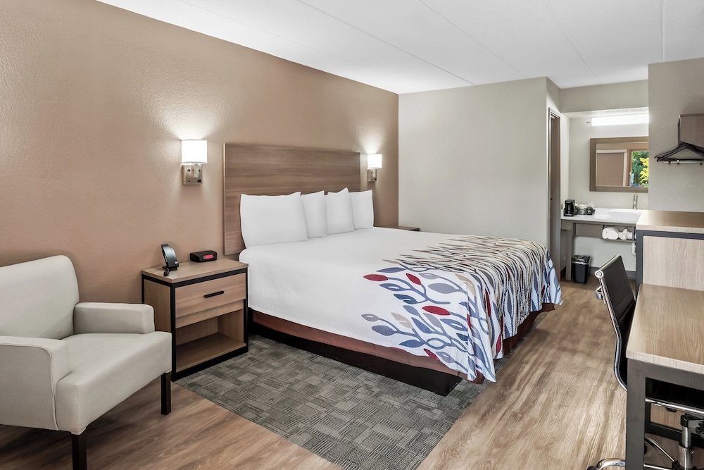 Deluxe Room, 1 Queen Bed, Non Smoking - Photo 3