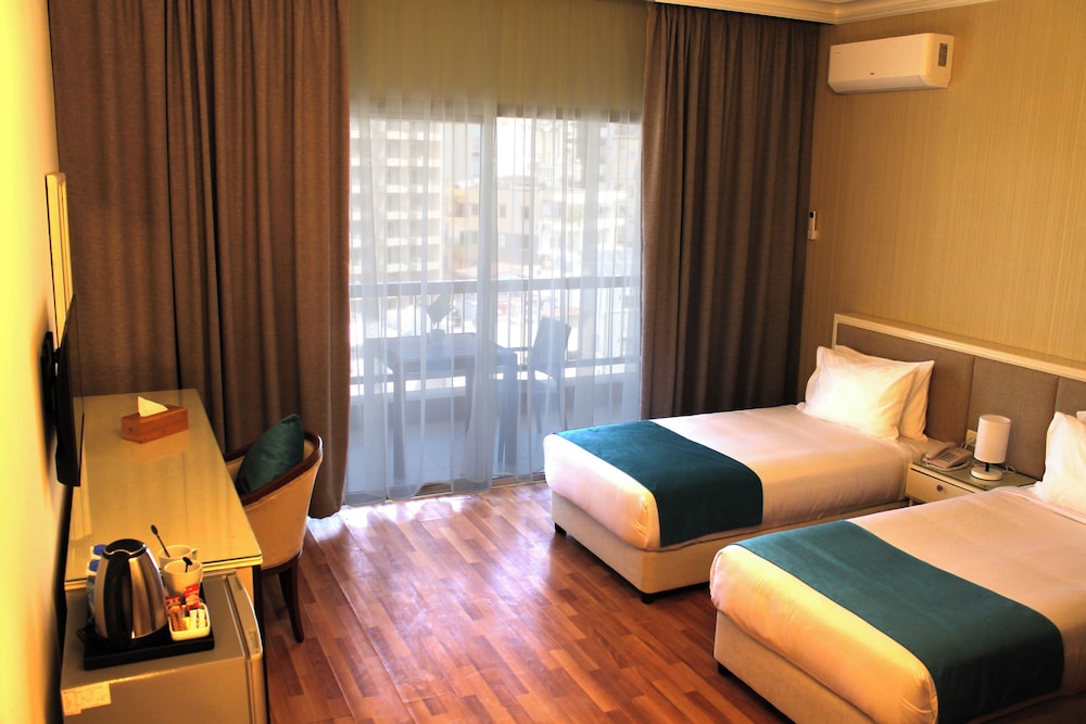 Suite, 2 Queen Beds, Non Smoking - Photo 2