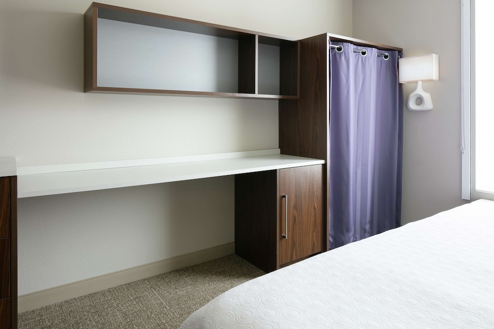 Suite, 1 King Bed, Non Smoking (Mobility & Hearing, Roll-in Shower) photo 2