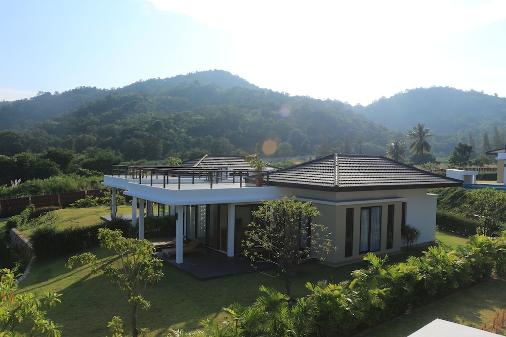 2 Bedroom Villa photo 2