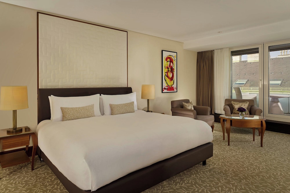 Premium King Room with One King Bed (Non Smoking)