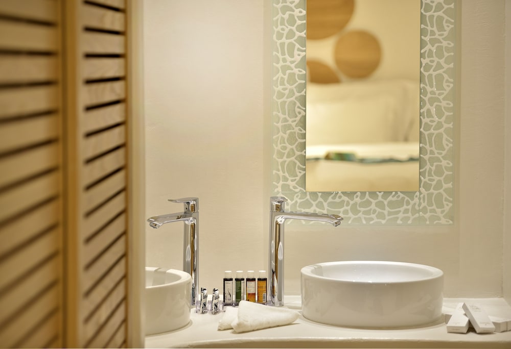 Sunshine Junior Suite with Outdoor Hot Tub, Sea View - Photo 3