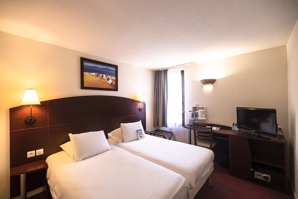Standard Room, 2 Twin Beds - Photo 1
