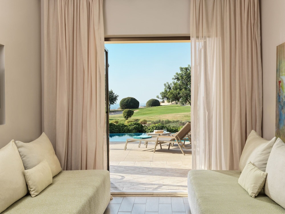 One Bedroom Suite, Swim-up, Golf & Sea View - Photo 2