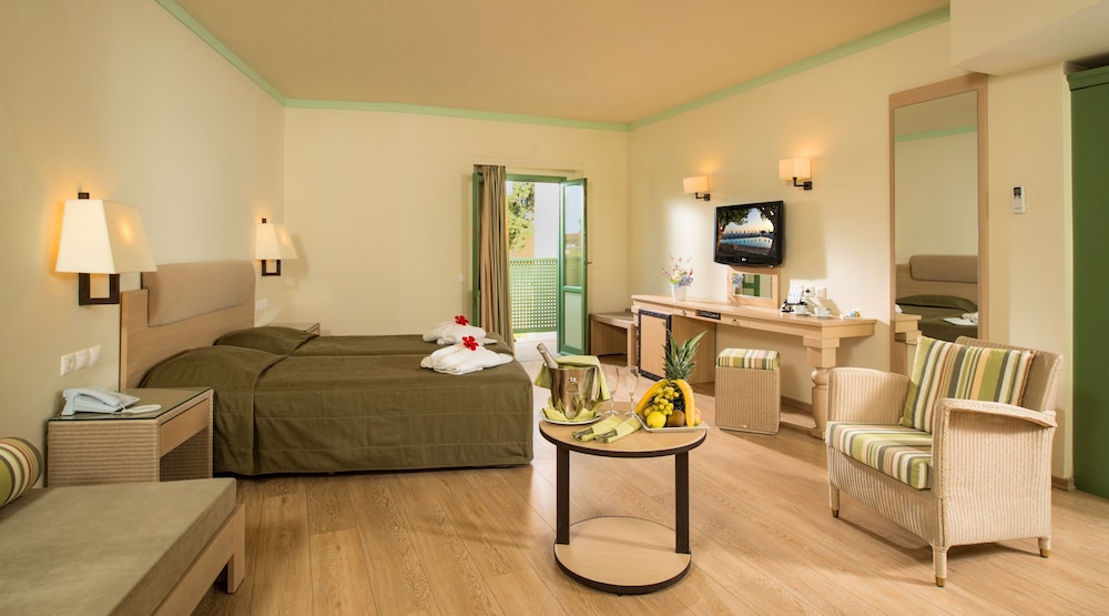 Suite, 1 Bedroom - Photo 1
