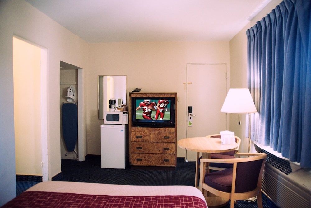 Deluxe Room, 1 Queen Bed, Non Smoking - Photo 3