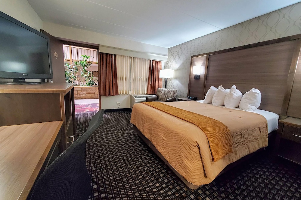 Room, 1 Queen Bed, Non Smoking (Efficiency) - Photo 4