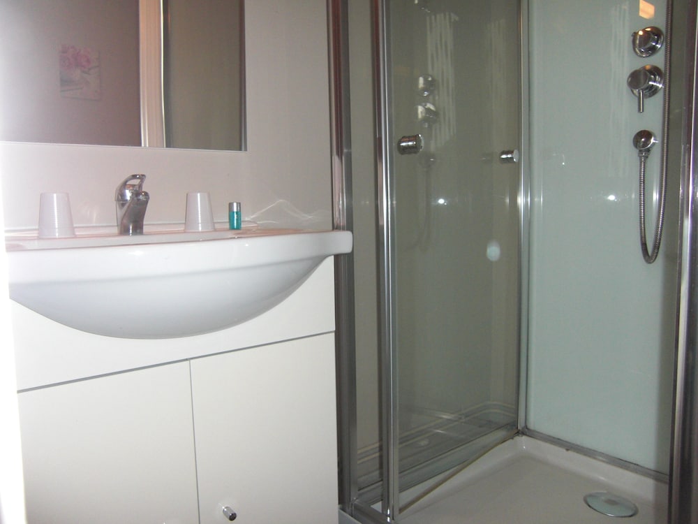 Double Room - Photo 11