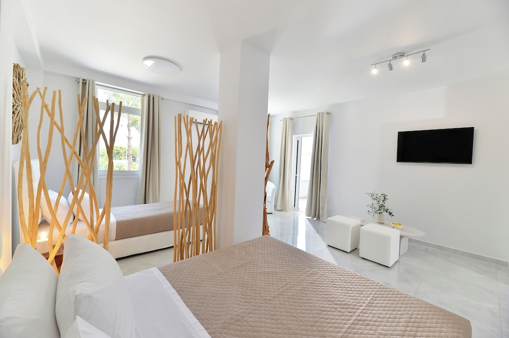 Family Room, Balcony photo 1