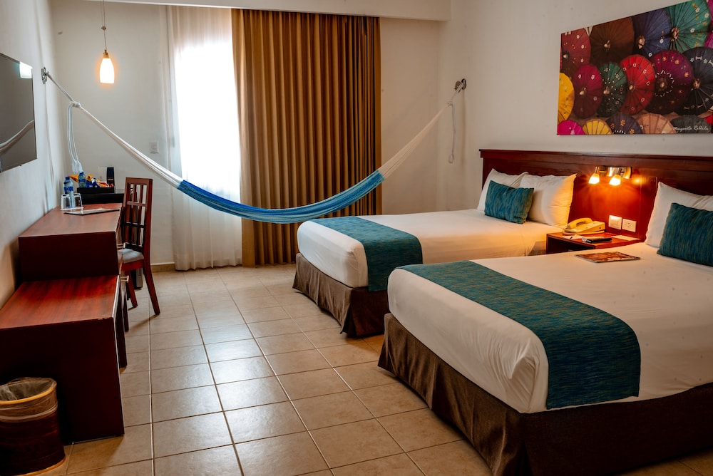Standard Room, 2 Double Beds, City View