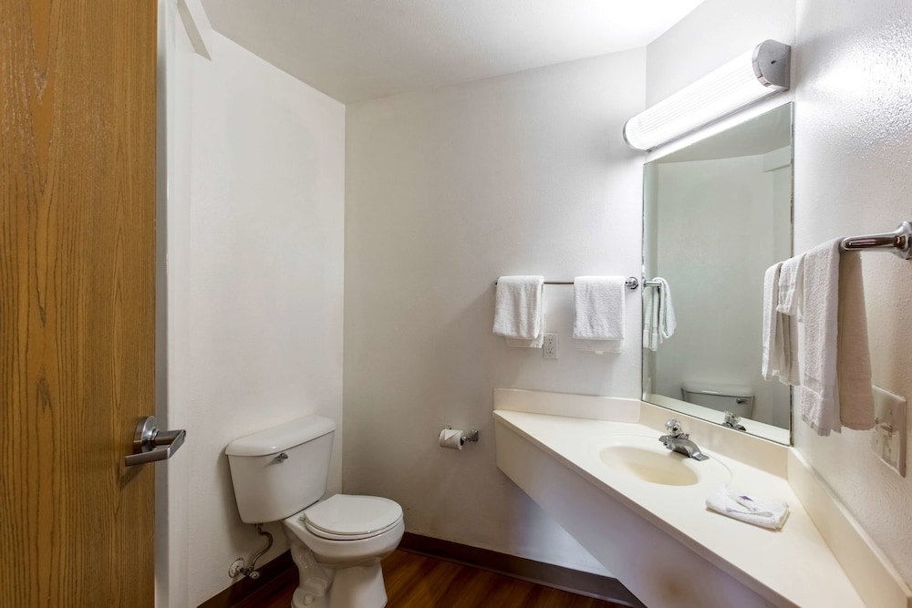 Standard Room, 2 Double Beds, Non Smoking - Photo 4