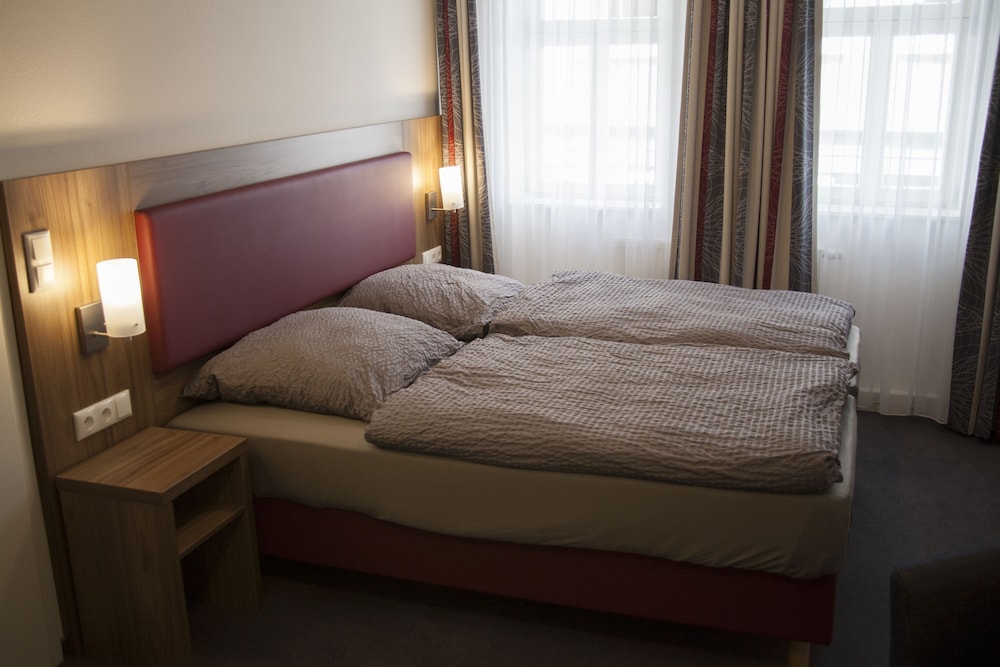 Basic Twin Room photo 1