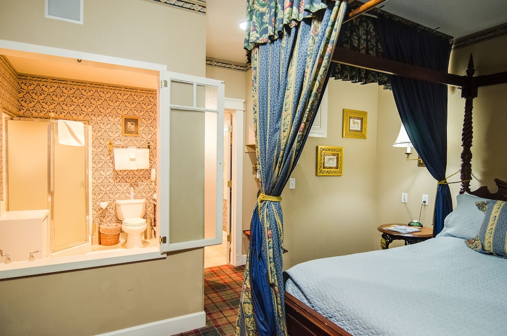 Room, Private Bathroom (PHILLIP - #318)