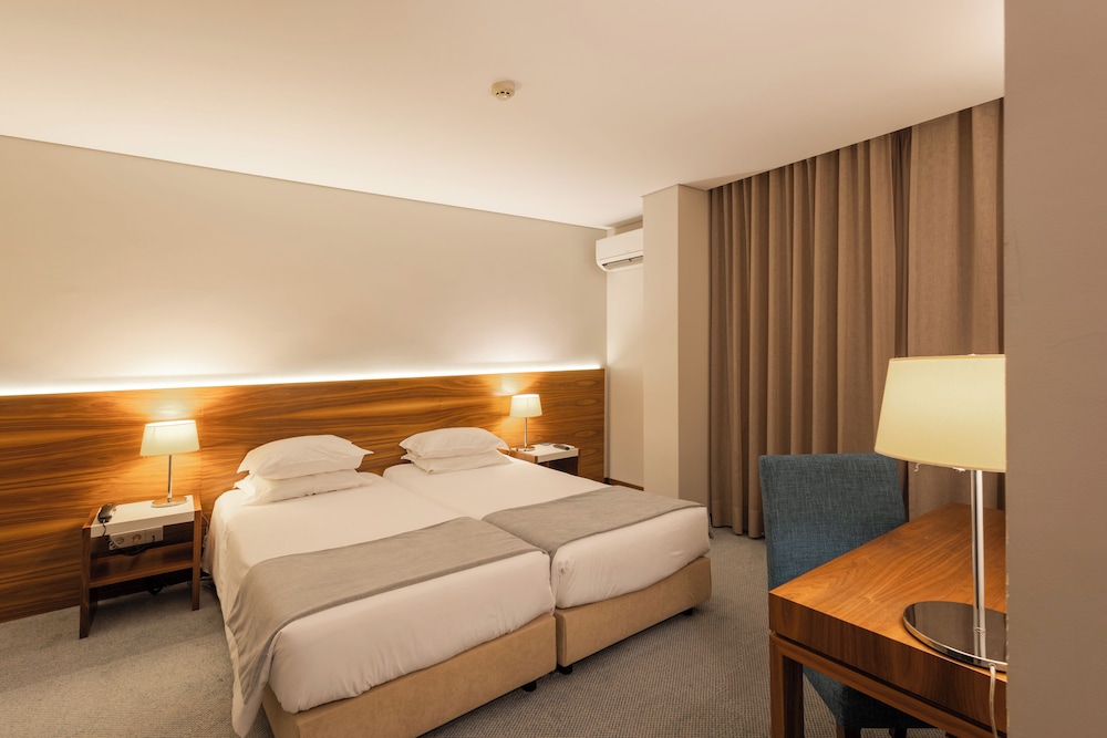 Standard Room, 2 Twin Beds - Photo 1