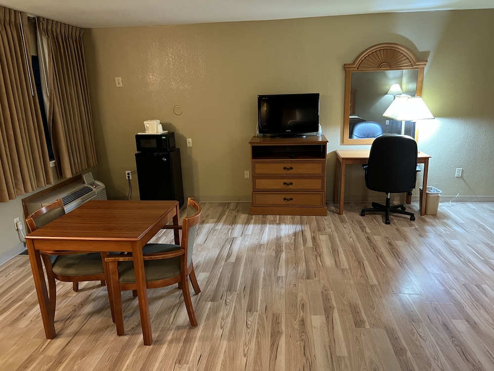 Suite, 2 Queen Beds, Non Smoking - Photo 2